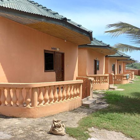 Comfort Beach Resort Biriwa Екстер'єр фото