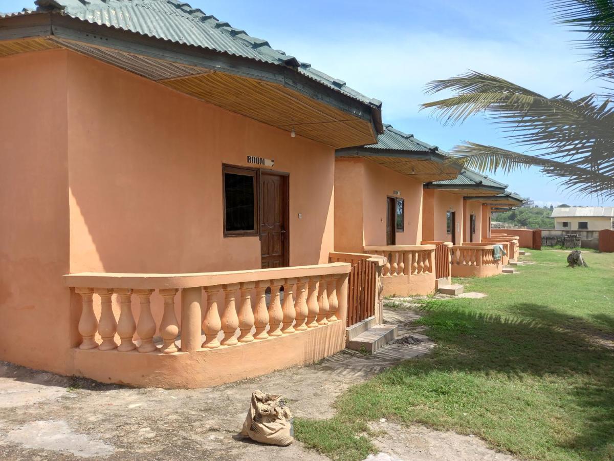 Comfort Beach Resort Biriwa Екстер'єр фото