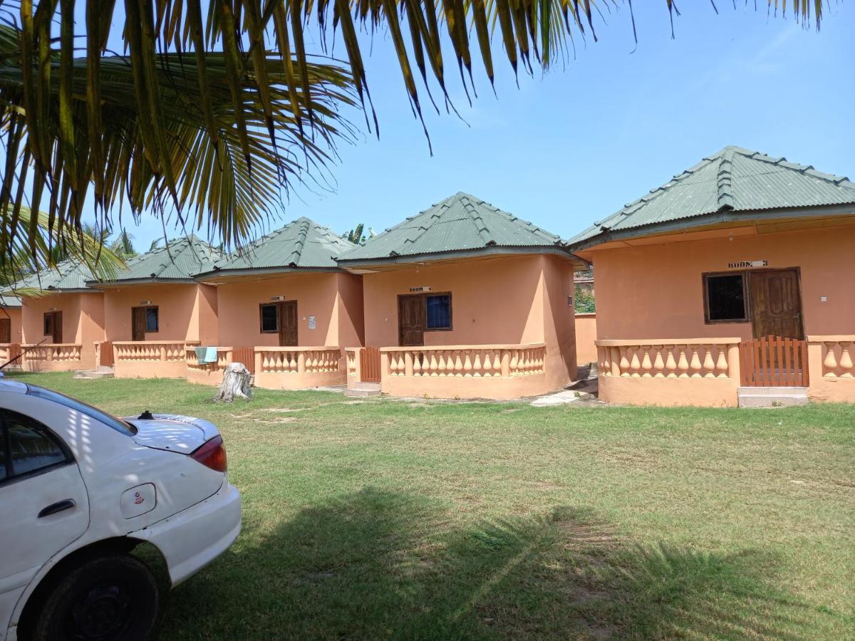 Comfort Beach Resort Biriwa Екстер'єр фото