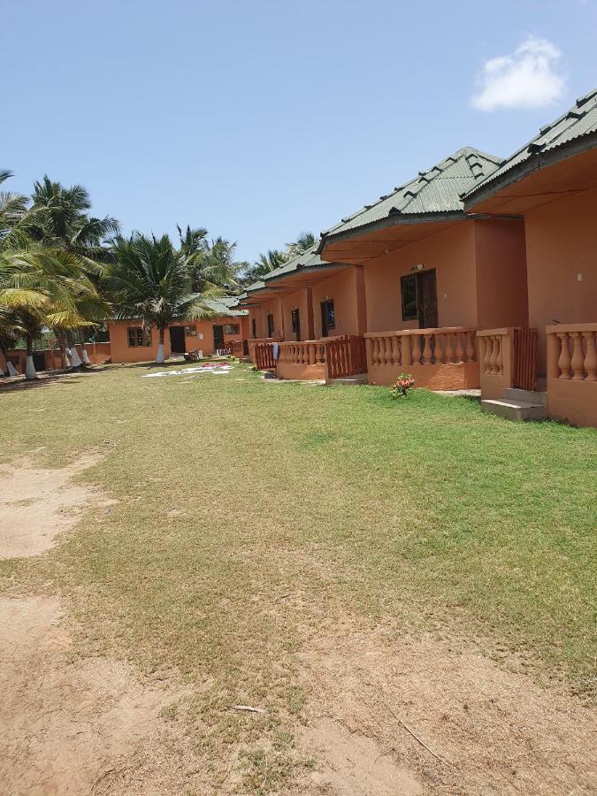 Comfort Beach Resort Biriwa Екстер'єр фото