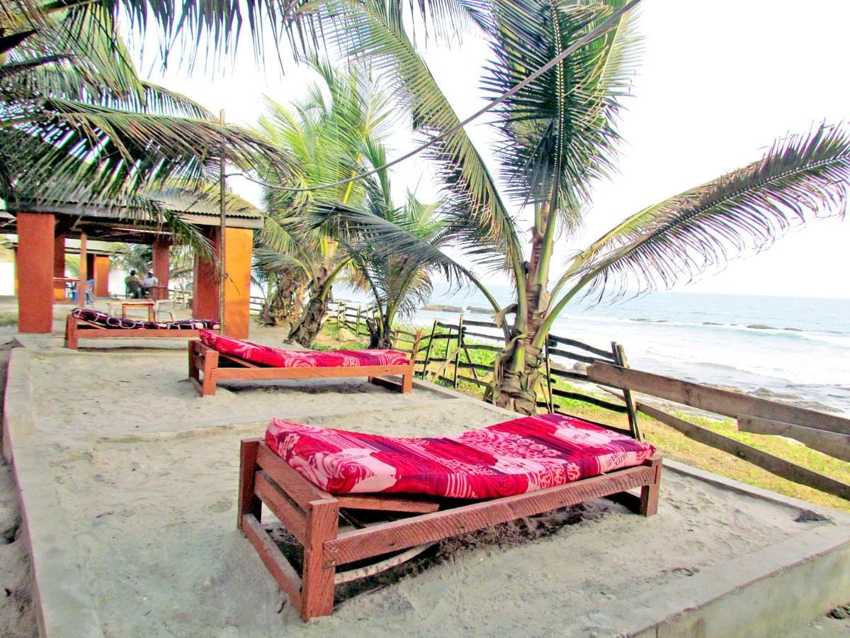 Comfort Beach Resort Biriwa Екстер'єр фото